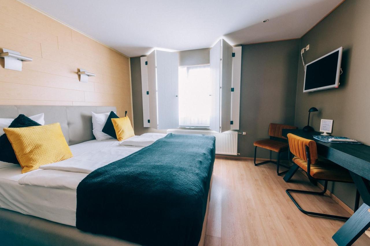 Hotel De Kalvaar نينوف المظهر الخارجي الصورة