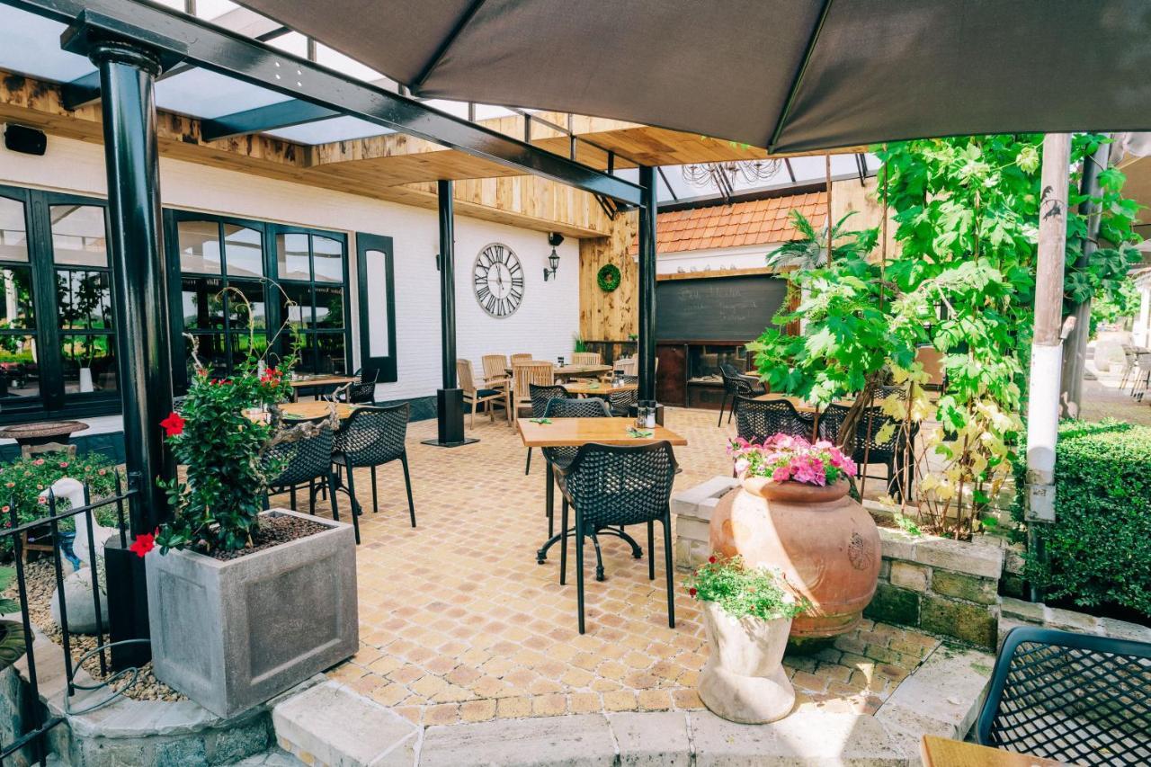 Hotel De Kalvaar نينوف المظهر الخارجي الصورة