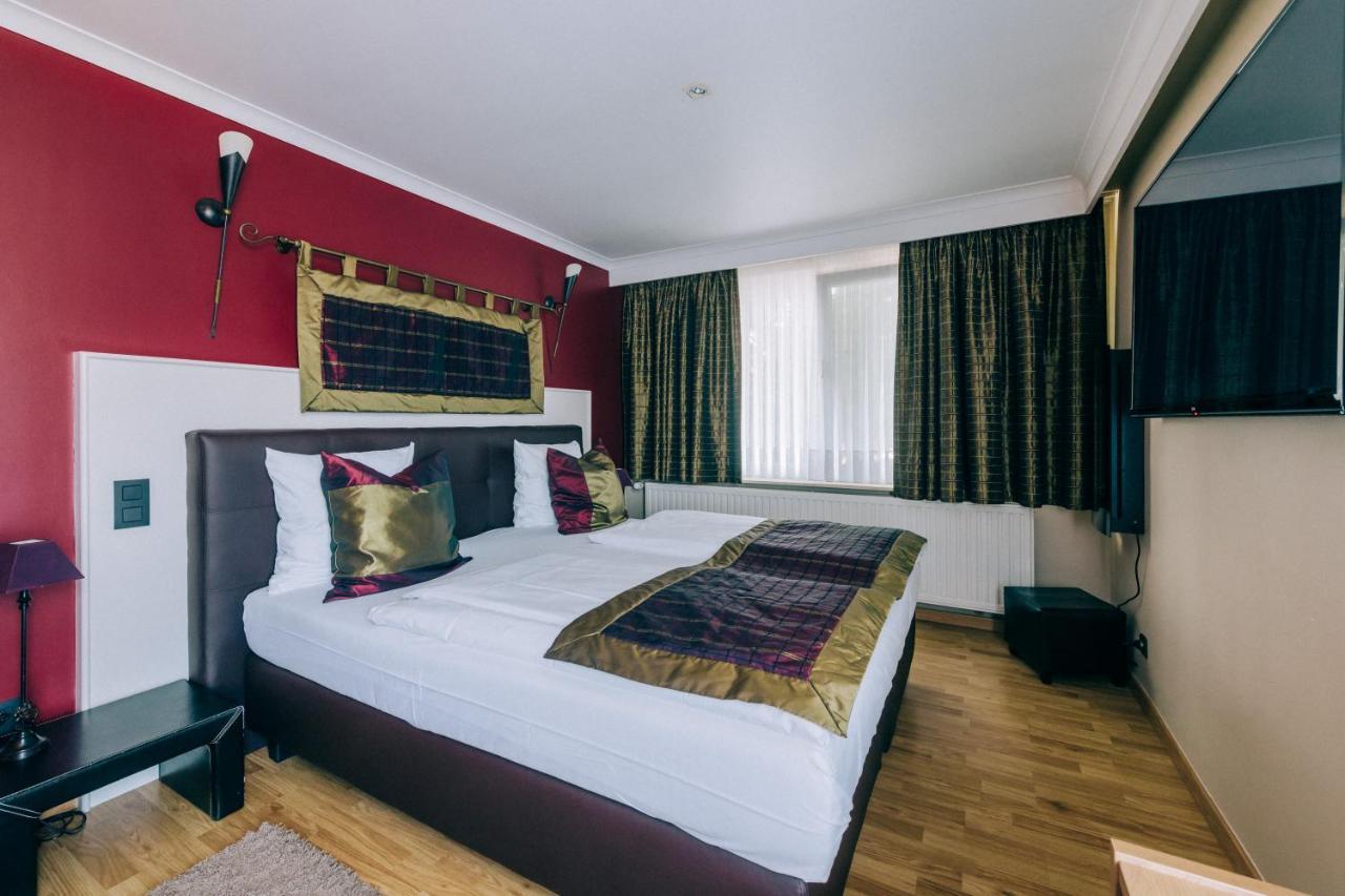 Hotel De Kalvaar نينوف المظهر الخارجي الصورة