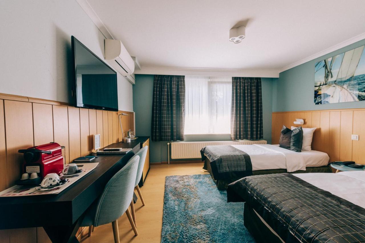 Hotel De Kalvaar نينوف المظهر الخارجي الصورة