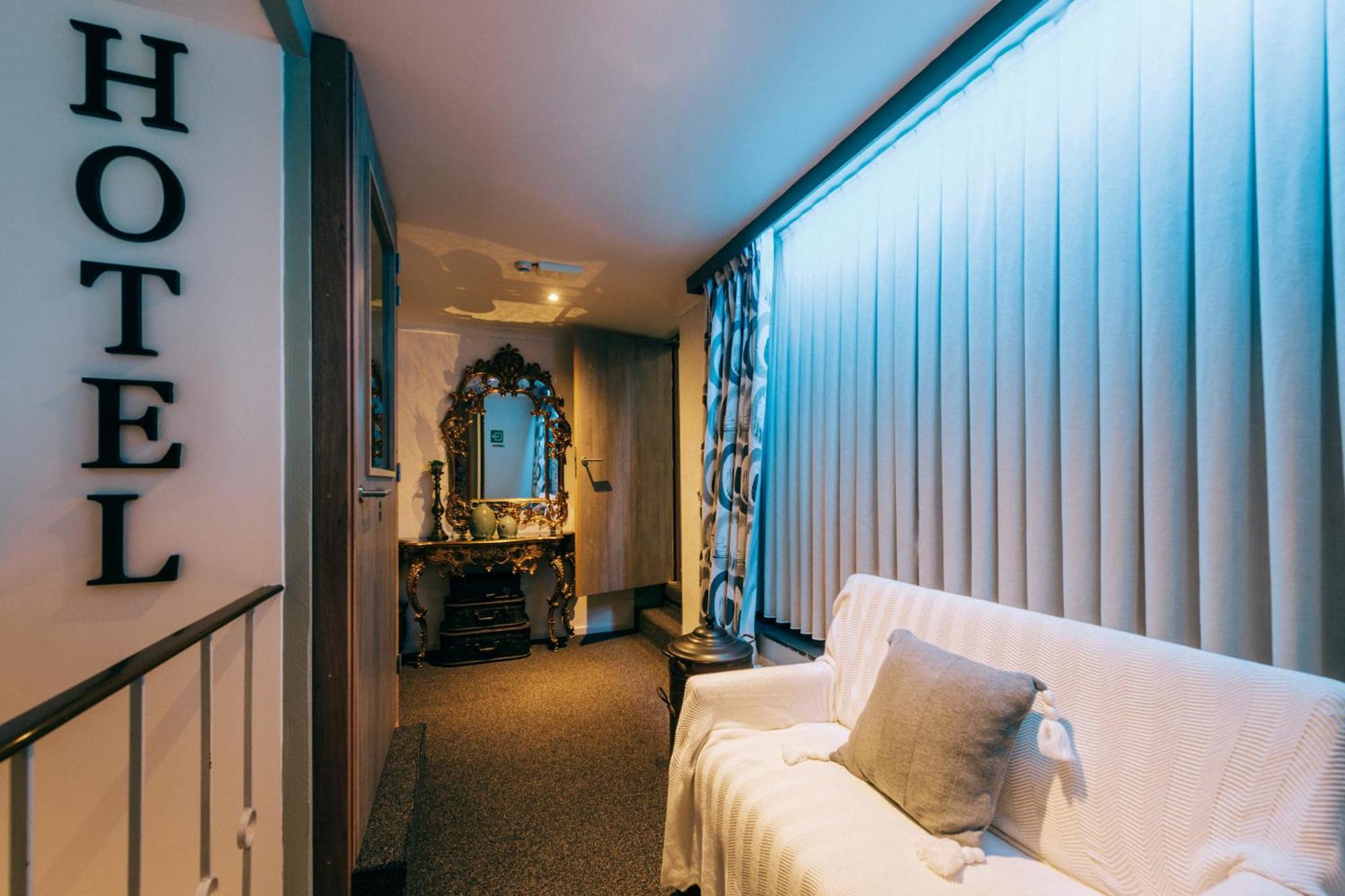 Hotel De Kalvaar نينوف المظهر الخارجي الصورة